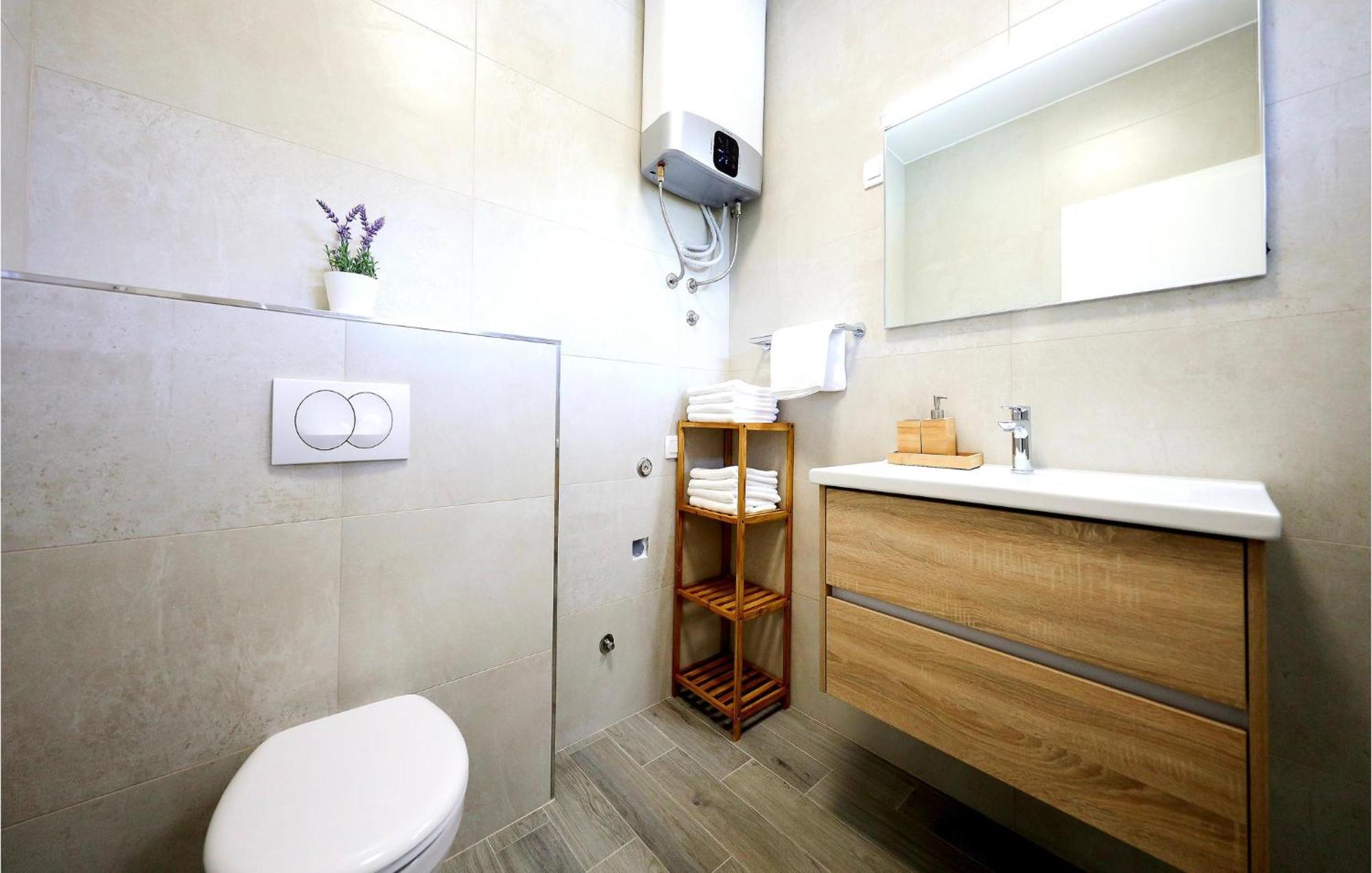 Stunning Home In Vrsi With Kitchen Eksteriør bilde